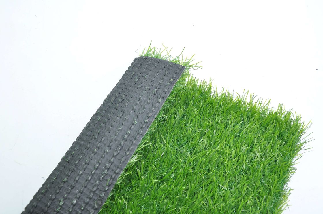 Przyjazna dla środowiska sztuczna trawa odporna na psy Sztuczna trawa na taras
